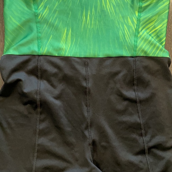 Women’s Nike Athletic Set - Picture 6 of 8